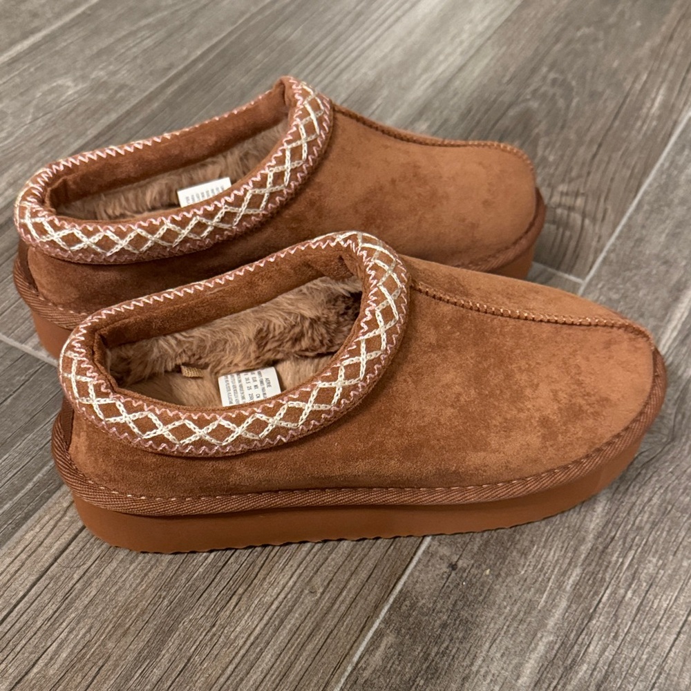 Aerie Embroidered Scuff Slippers